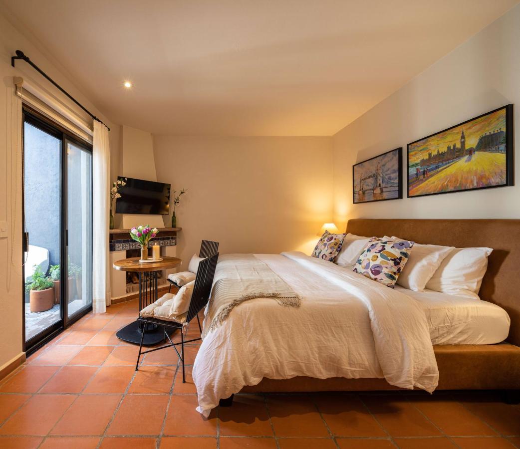 Rooftop Jacuzzi! Country-style 4 Bedroom Holiday home San Miguel de Allende