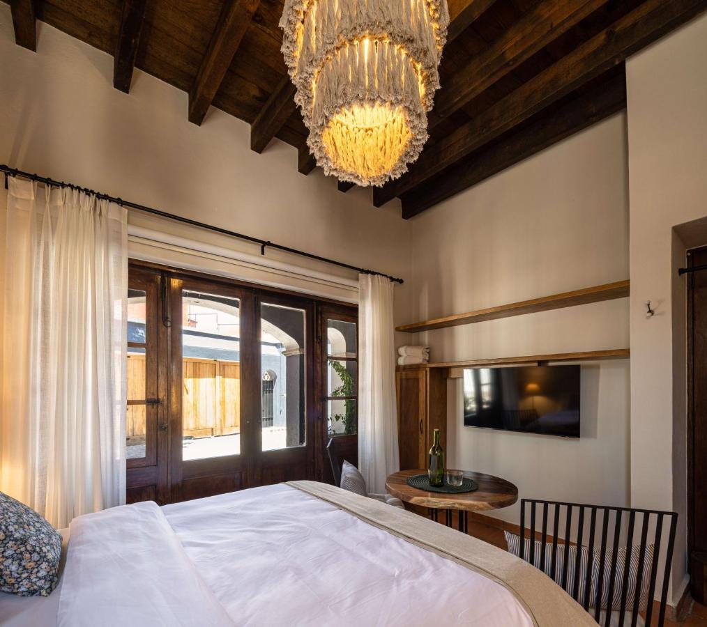 Rooftop Jacuzzi! Country-style 4 Bedroom San Miguel de Allende